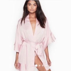 Victoria’s Secret pink satin style kimono robe XS/S